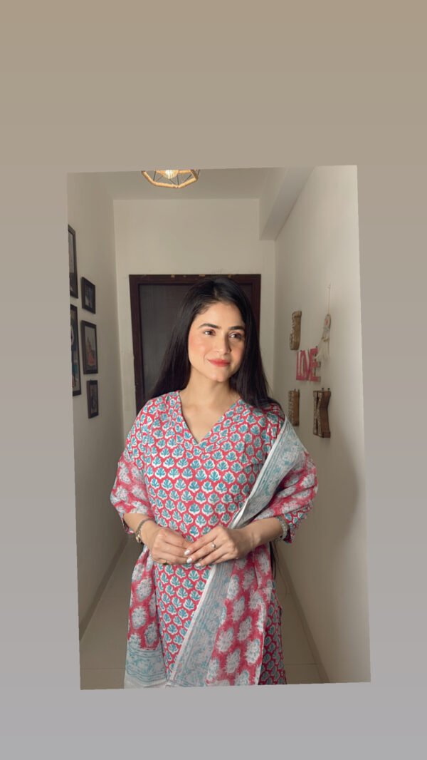 Camille Petal set with Dupatta - Image 4